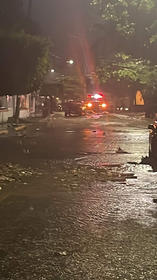 🟦#LAMENTABLE / Alcantarilla se traga a hombre en el barrio #JuyJuy. 
Info AQUÍ: n9.cl/mduz7