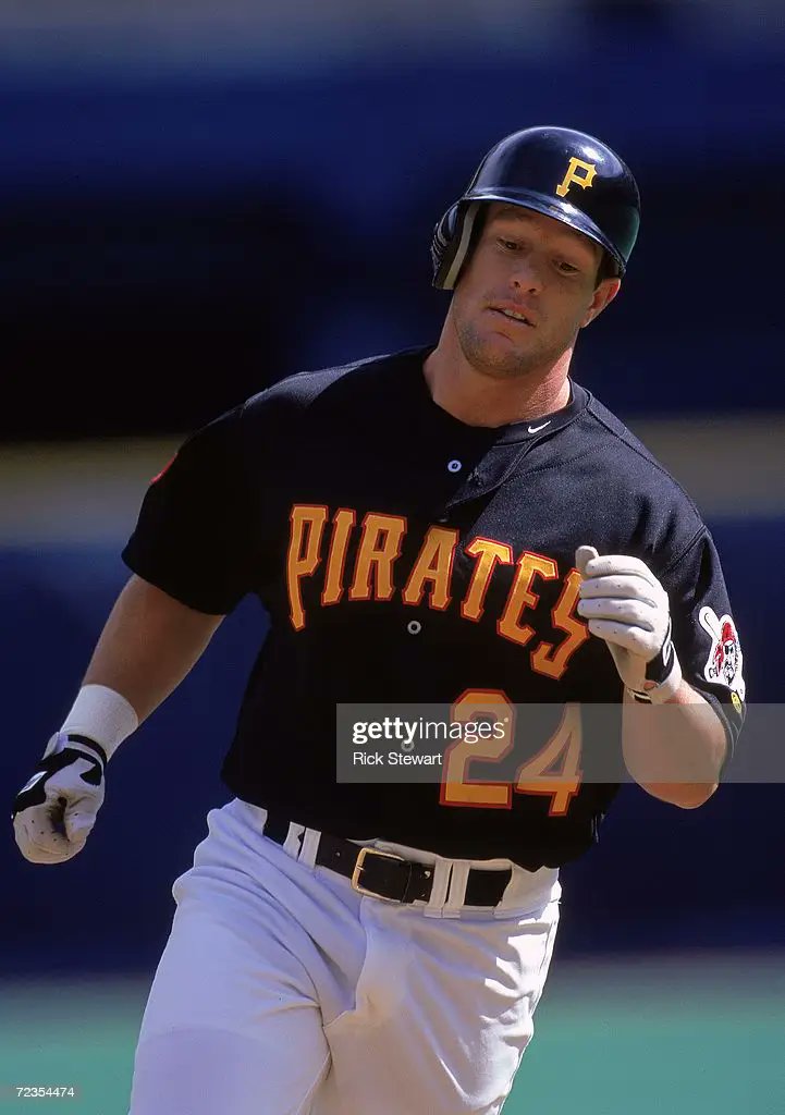 pittsburgh pirates uniforms through the years