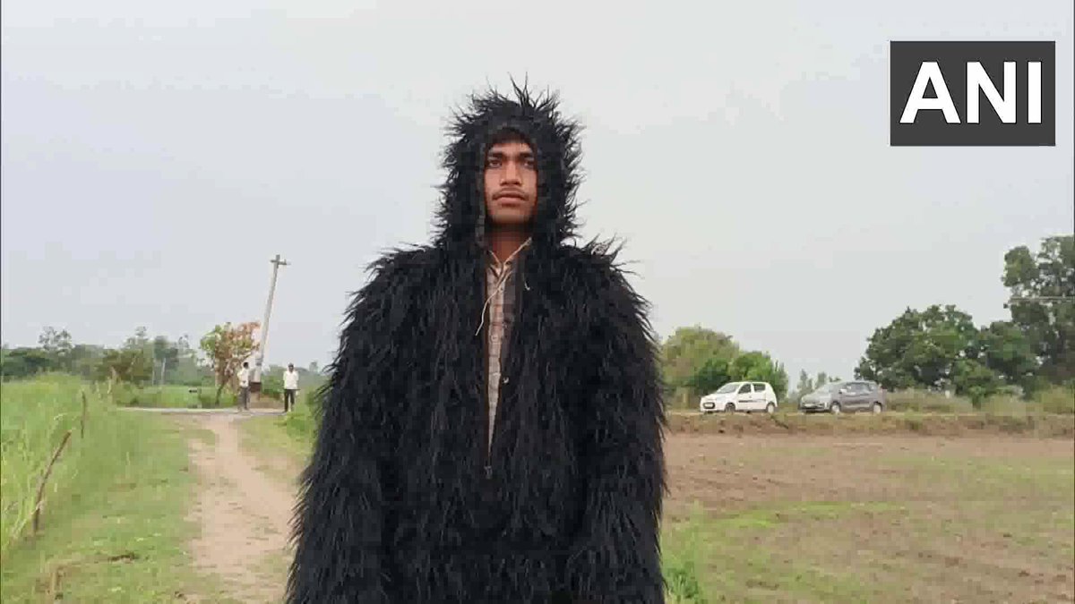 ANINewsUP's tweet photo. Uttar Pradesh | Farmers in Lakhimpur Kheri's Jahan Nagar village use a bear costume to prevent monkeys from damaging their sugarcane crop

40-45 monkeys are roaming in the area and damaging the crops. We appealed to authorities but no attention was paid. So we (farmers) contributed money and bought this costume for Rs 4,000 to protect our crops, says Gajender Singh, a farmer