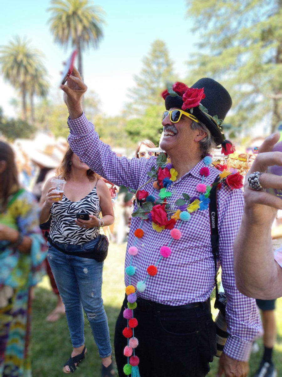 cookiesinheaven's tweet photo. . @JohnPalminteri in Alameda Park.
#SolsticeParade #SantaBarbara https://t.co/PxiSmWERW3