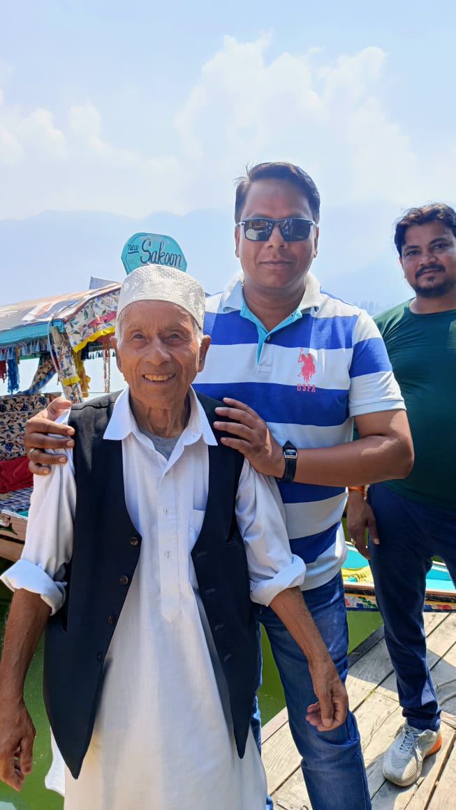 डल झील, श्रीनगर
जम्मू कश्मीर