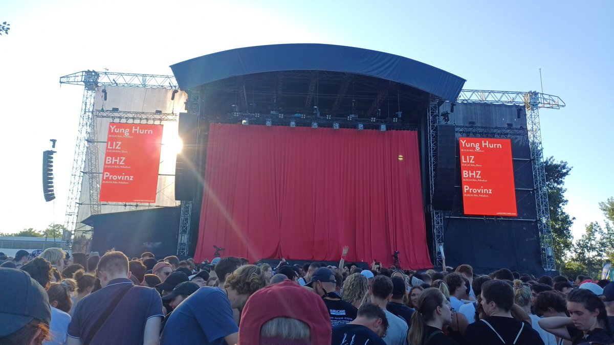ArchangelsWing's tweet photo. Beschtes Konzert, 10 out of 10, would do again 🤟🏻
#kraftklub #CARGOtour #kraftklubCargo https://t.co/HC842vA69G