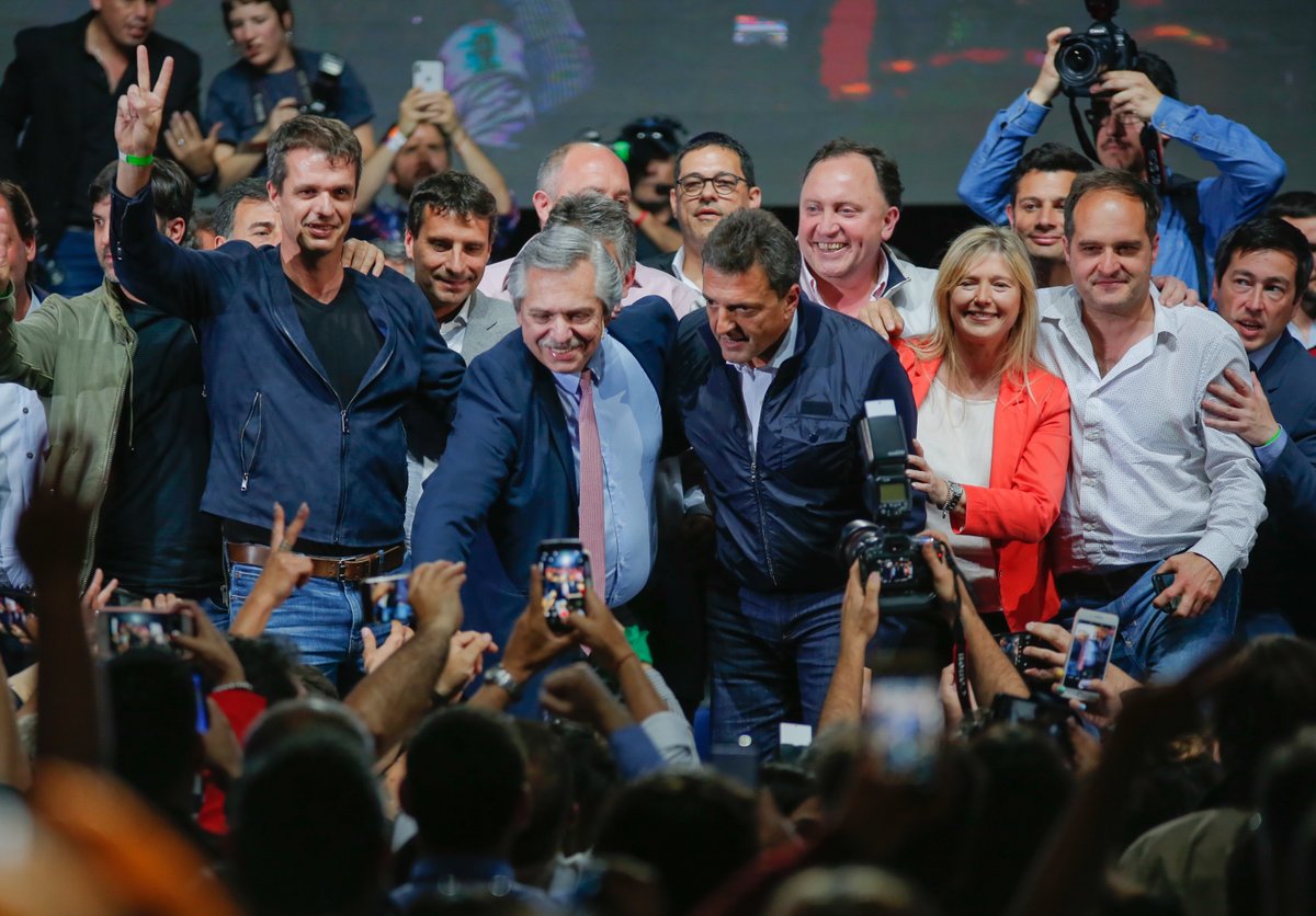 El hombre del momento. #sergiomassa con #albertofernandez en un acto de campaña elecciones presidenciales Argentina de 2019.

Estadio Arenas, Malvinas Argentinas, Prov. de Bs. As. octubre 2019.
.
..
..
.
#elecciones2023