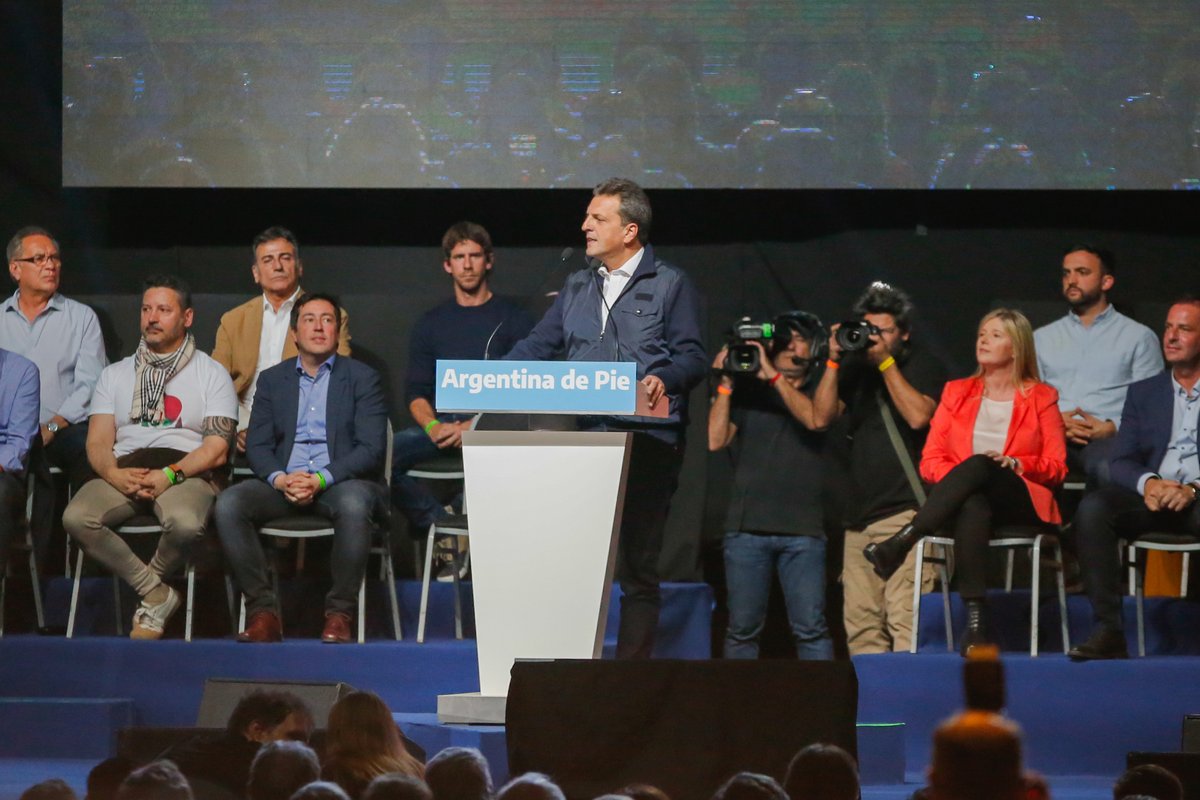 m_dalaison's tweet photo. El hombre del momento. #sergiomassa con #albertofernandez en un acto de campaña elecciones presidenciales Argentina de 2019.

Estadio Arenas, Malvinas Argentinas, Prov. de Bs. As. octubre 2019.
.
..
..
.
#elecciones2023 https://t.co/3PK93kS7Bq