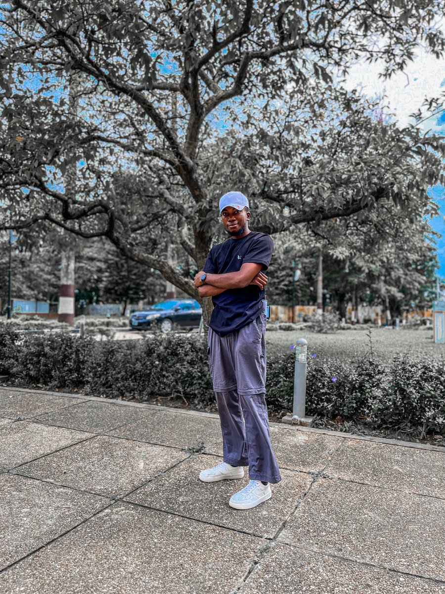 Favour_Eleberi's tweet photo. "What an exhausting day! I started off by dedicating some time in the morning to documenting @UPGRADE, and later I had to capture a shoot with @palmafrica. Being out all day as a photographer has become a norm for me, but believe me, it's far more challenging than it appears." https://t.co/mwth3PLutK