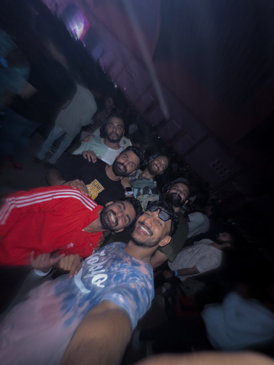 stkeyyy's tweet photo. one hell of ride!
@anirudhofficial @TheRoute @PassionStudios_ 
#anirudh #EagleIsComing #OnceUponATimeTour #OnceUponATime https://t.co/5h8Kshqosc