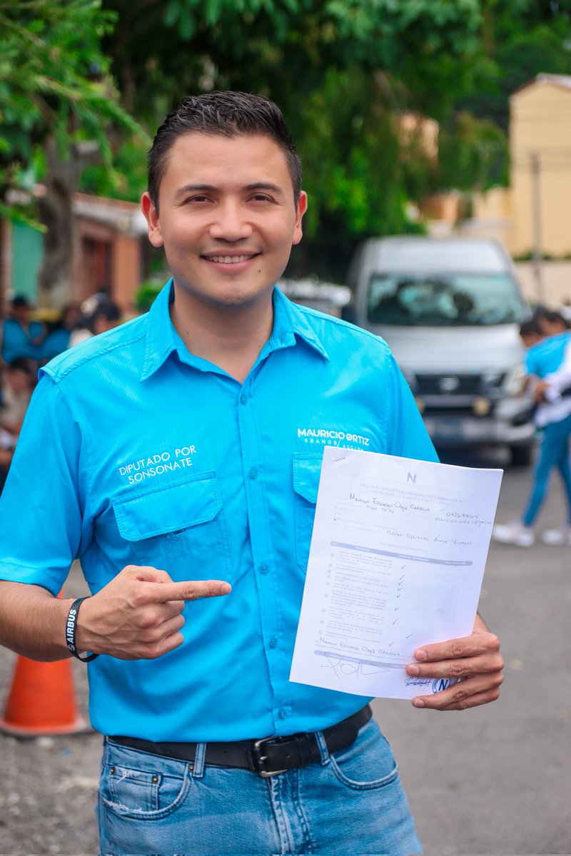 MauricioOrtizES's tweet photo. ¡Hoy es un gran día! 🇸🇻

Me complace compartirles #Sonsonatecos que  oficialmente me he inscrito como precandidato a diputado junto a @CesarAvilaSV, para participar en las elecciones internas de nuestros gran partido Nuevas Ideas 🤝🗳️.

Con la fe puesta en Dios.

¿Listos para seguir Haciendo Historia? 
Yo sí. 🇸🇻