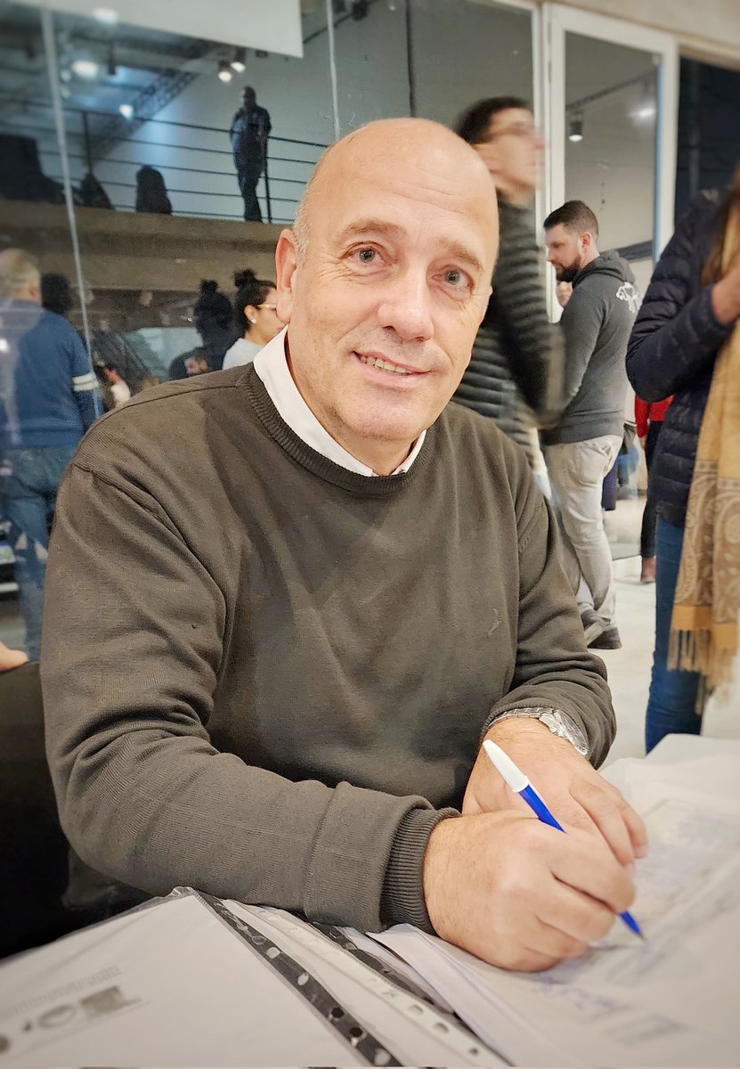 AndresDeLeo's tweet photo. Firmé mi pre-candidatura a Intendente de Bahía Blanca,
acompañado de una lista de lujo. 

Con gente nueva para oxigenar la política y gente con experiencia,
pero todos con un mismo compromiso: trabajar con honestidad, transparencia y vocación para cambiar Bahía Blanca. https://t.co/CsqZGjZkQ2