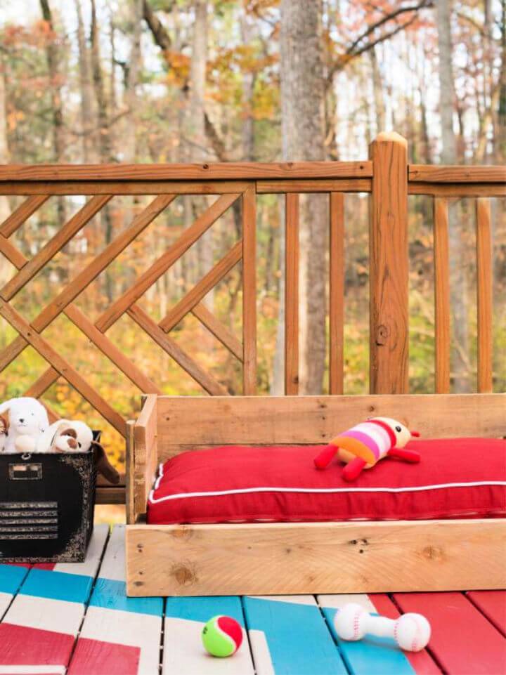 See how simple it is to make a dog bed using wooden pallets. #handmade #makeyourown  cpix.me/a/172226191