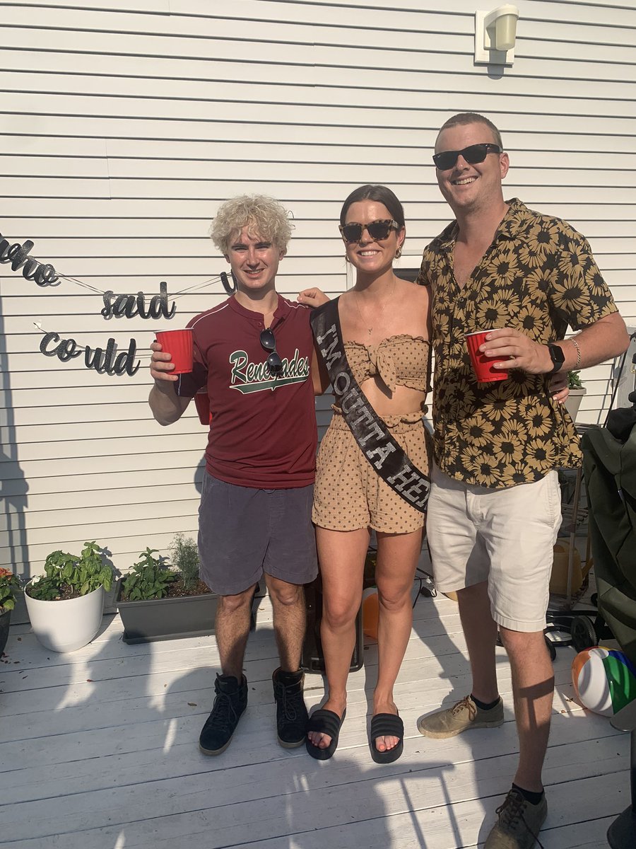 MrDolan14's tweet photo. Itโs not goodbye itโs see you in caliiii bro ๐ด. @erika_b69 @day_bowbow #CaliforniaLove #DooDooDoo https://t.co/zIZuylmmxT