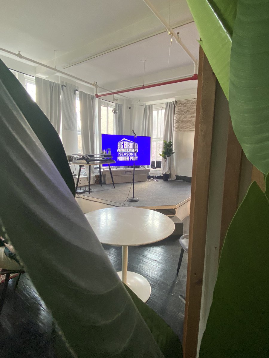 bbmcupdates's tweet photo. I’ve infiltrated the event tonight I make my move…. @AndrewYalo https://t.co/PnNdDUaM3R