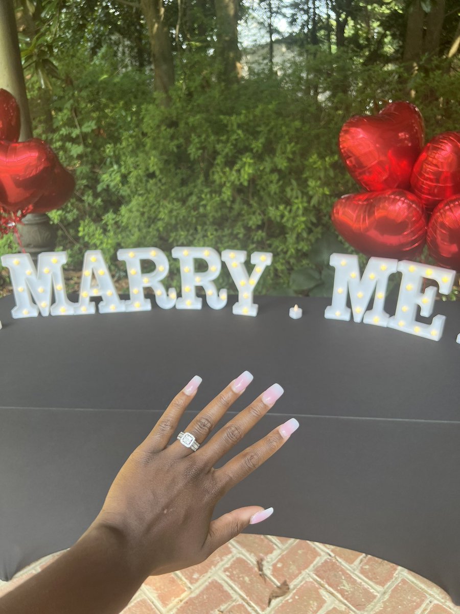 MsGoodman_GSCS's tweet photo. My daughter said yes to marrying the love of her life! #issafiance #ShesaidYES💍 https://t.co/DhAooFtNx9