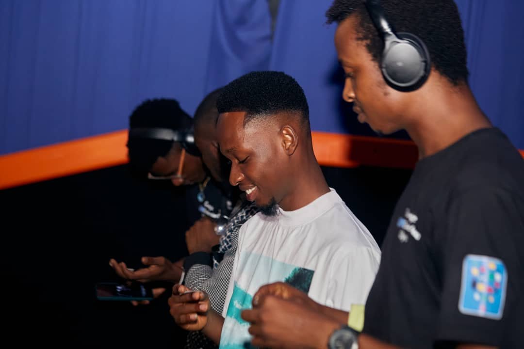 KufreabasiBass1's tweet photo. I attended Google I/O extended hosted Google Developers Group Uyo. I meet with @mac_tronics and andy   #ioextended #GoogleioExtendedUyo #IoextendedUyo #GDGUyo #GoogleioExtendedUyo   I still remain your Vue developer https://t.co/OwyPg4oQO8