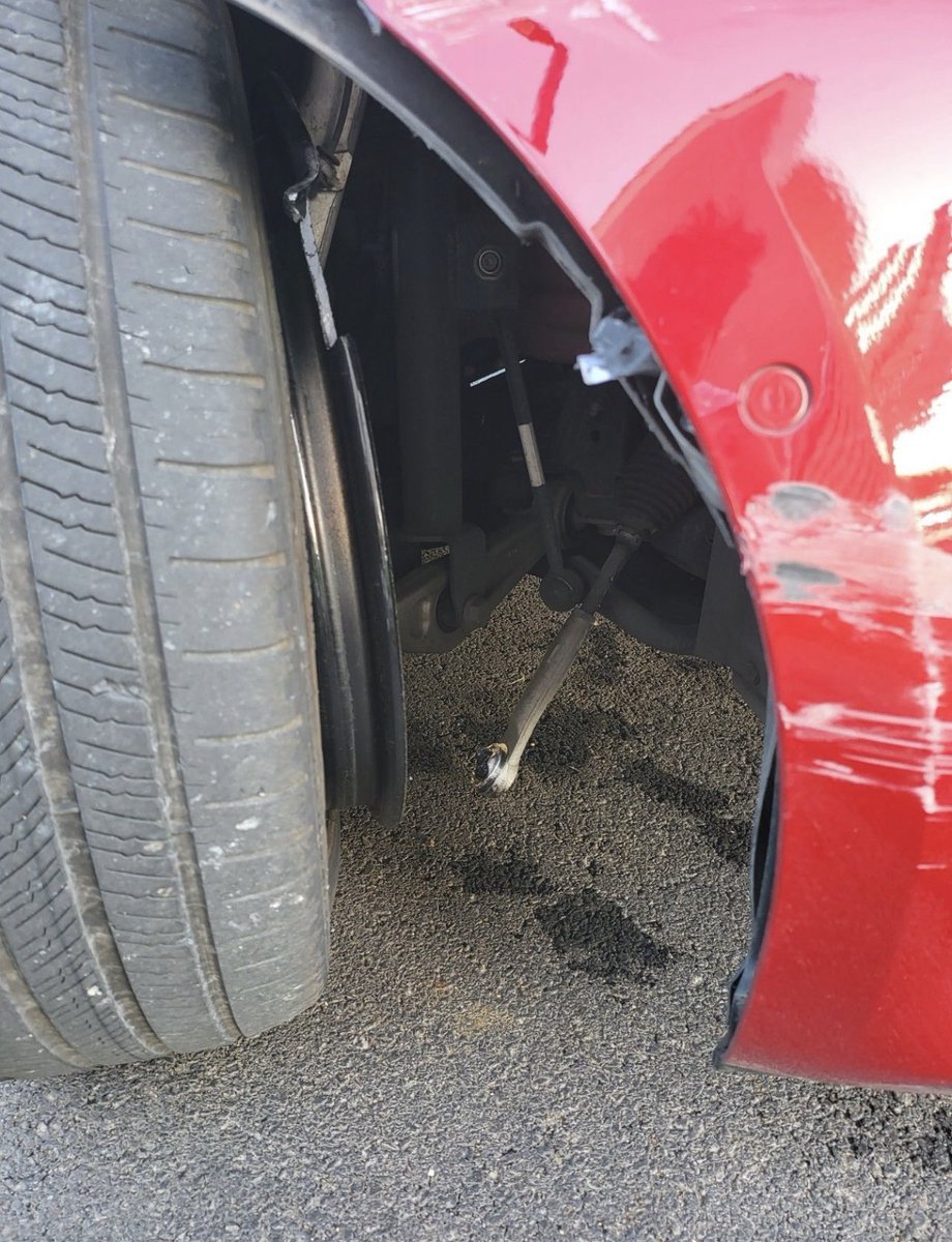ExoticsHonolulu's tweet photo. Is it totaled or no? @TeslaOwnersEBay https://t.co/ipEsi0zaPT