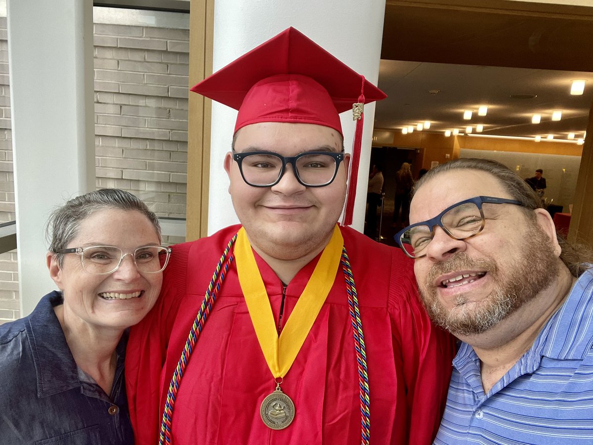 SDatys's tweet photo. @TillesCenter #mhsgraduation @Mrs_LSauter @MineolaHS2023 #ben https://t.co/rL26IQbsca