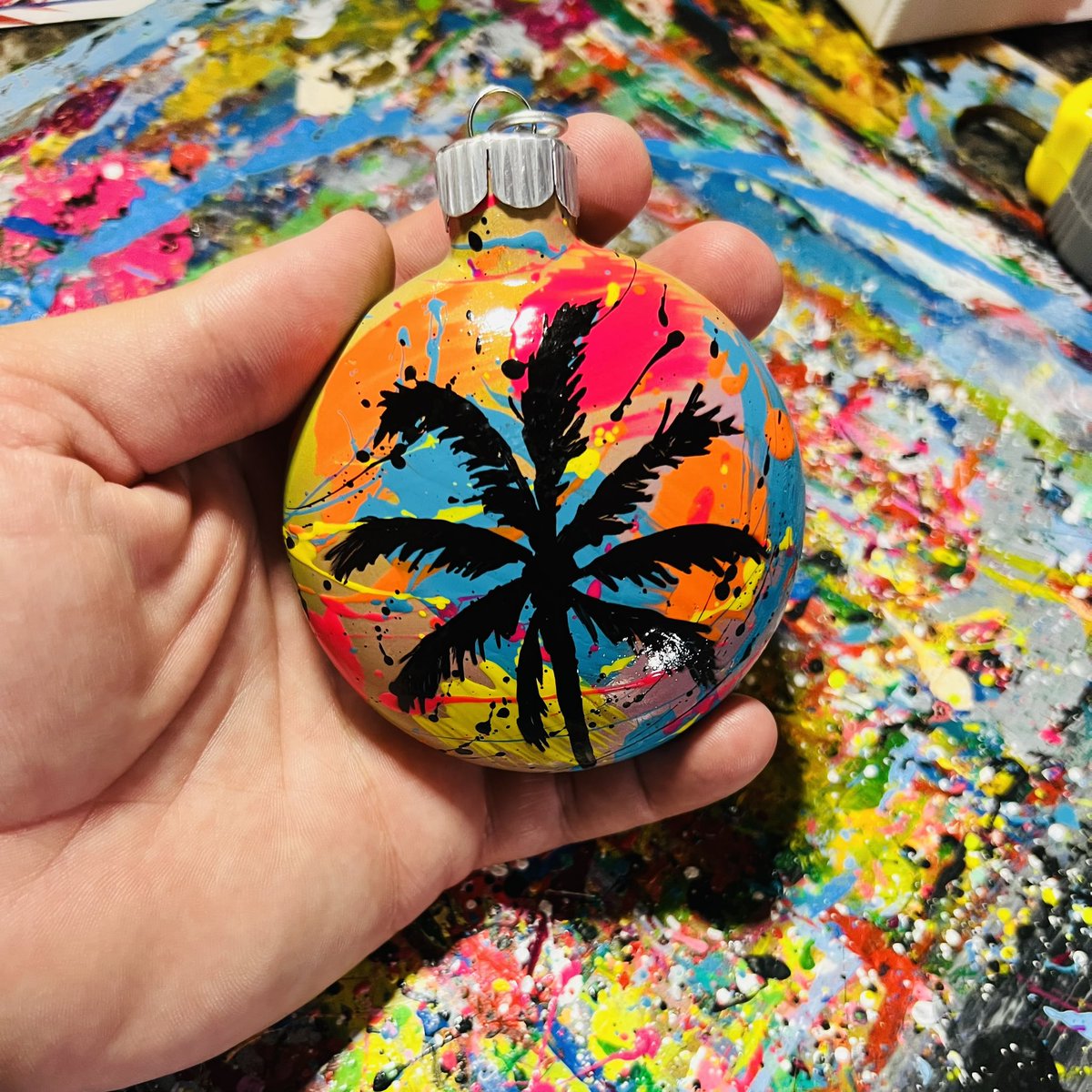 Testing out some hand painted ornaments!!! 

#Palm #Palmtree #beach #beachlife #beachvibes #art #artwork #painting #coastal #coastalliving #coastaldecor #spraypaint #sunset #christmas #ornament