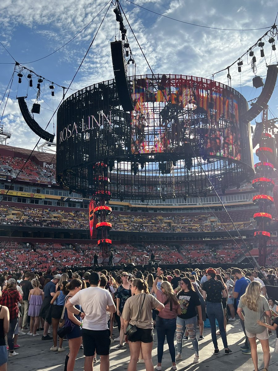 Ctking78's tweet photo. Great opening set by @rosalinnmusic. Getting ready for @edsheeran here @FedExField. Thanks @VetTix https://t.co/PtenvXEjrV