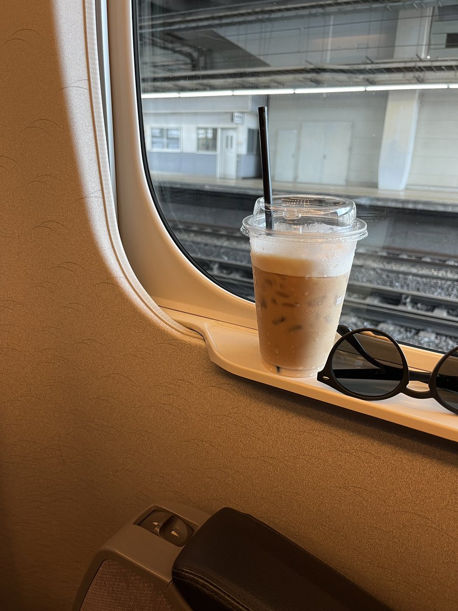 ritsuko_video's tweet photo. 東海道新幹線のEX予約は3日前とかに取ると、こだまならグリーン車が指定席とほぼ同じ値段で乗れるんですよね

ゆったり東京に帰ります https://t.co/AYKe09CKid
