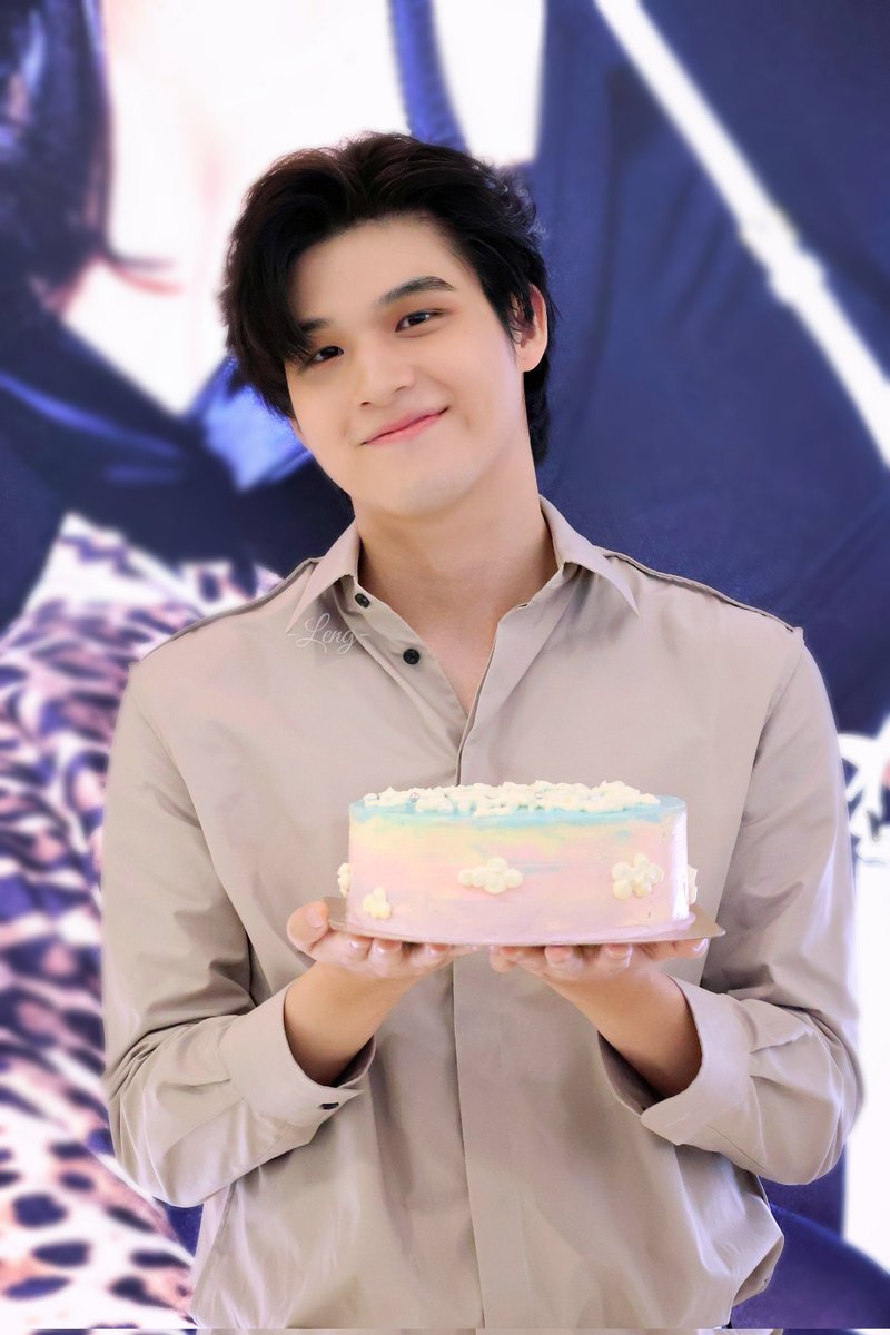 lengarashi5's tweet photo. Happy birthday 🎂

May you be gifted with life’s biggest joys and never-ending bliss. After all, you yourself are a gift to earth, so you deserve the best. 

@skywongraveee
#Happy25thSKYDay
#skywongravee https://t.co/RWsSyDINIz