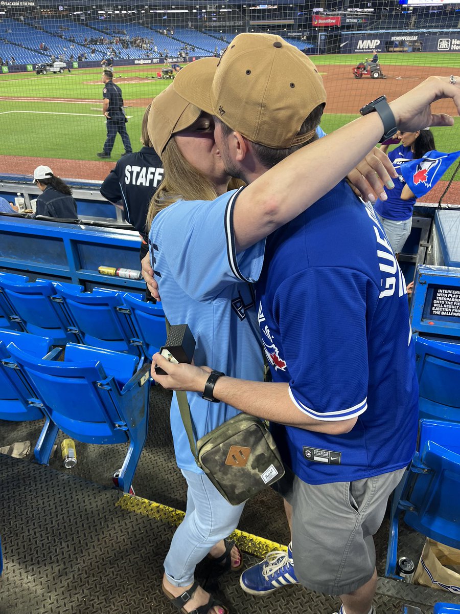 LesleeNickers's tweet photo. @MLB @BlueJays @Sportsnet https://t.co/nkStJQcORj