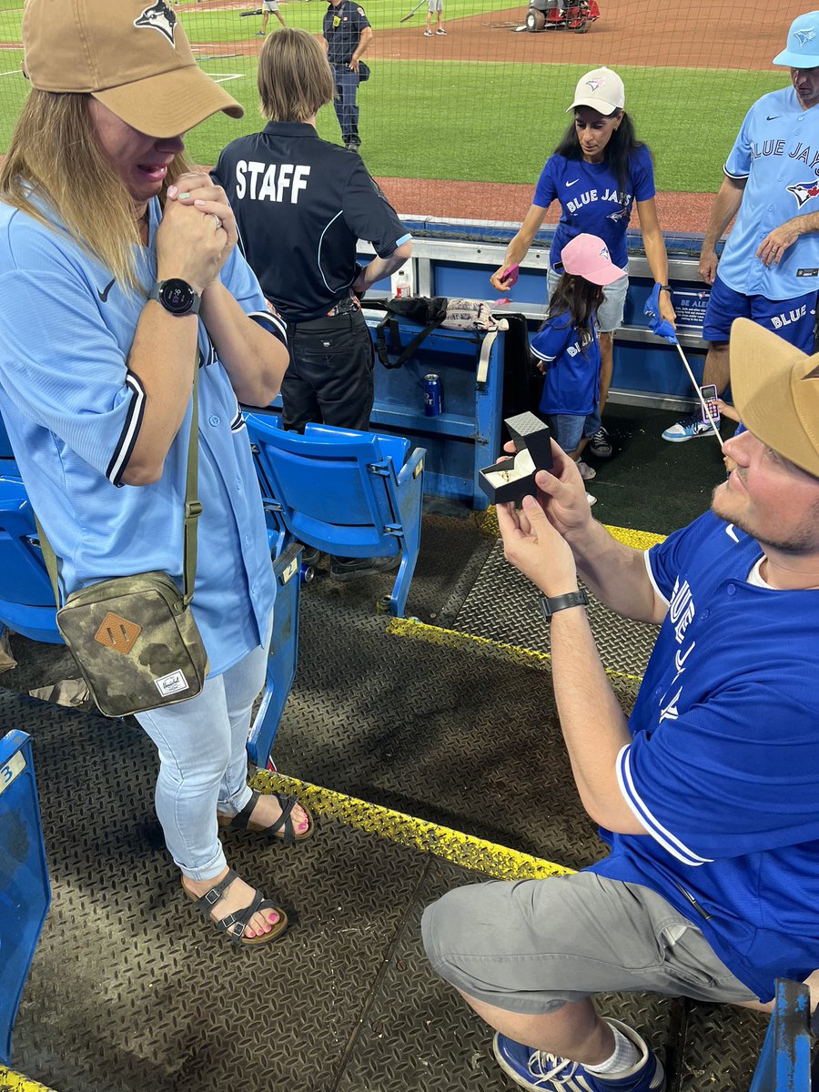 LesleeNickers's tweet photo. @MLB @BlueJays @Sportsnet https://t.co/nkStJQcORj
