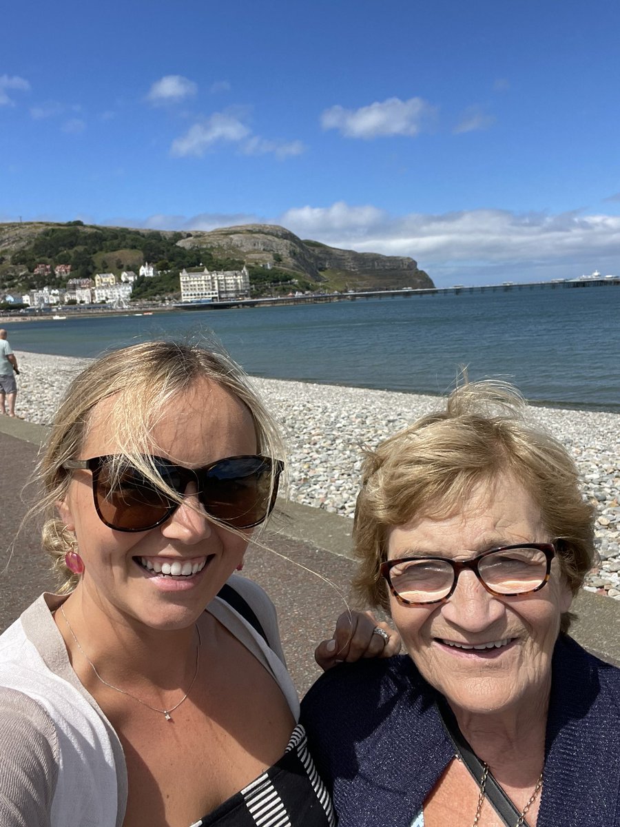 Incredible performances! Thank you <a href="/VenueCymru/">Venue Cymru</a> and <a href="/TheBodyguardUK/">The Bodyguard UK</a>  for a truly brilliant end to a lovely Saturday with Super Nan in the #welsh #sunshine 🏴󠁧󠁢󠁷󠁬󠁳󠁿 ☀️ 🎭 🎤 ✨ 🪩