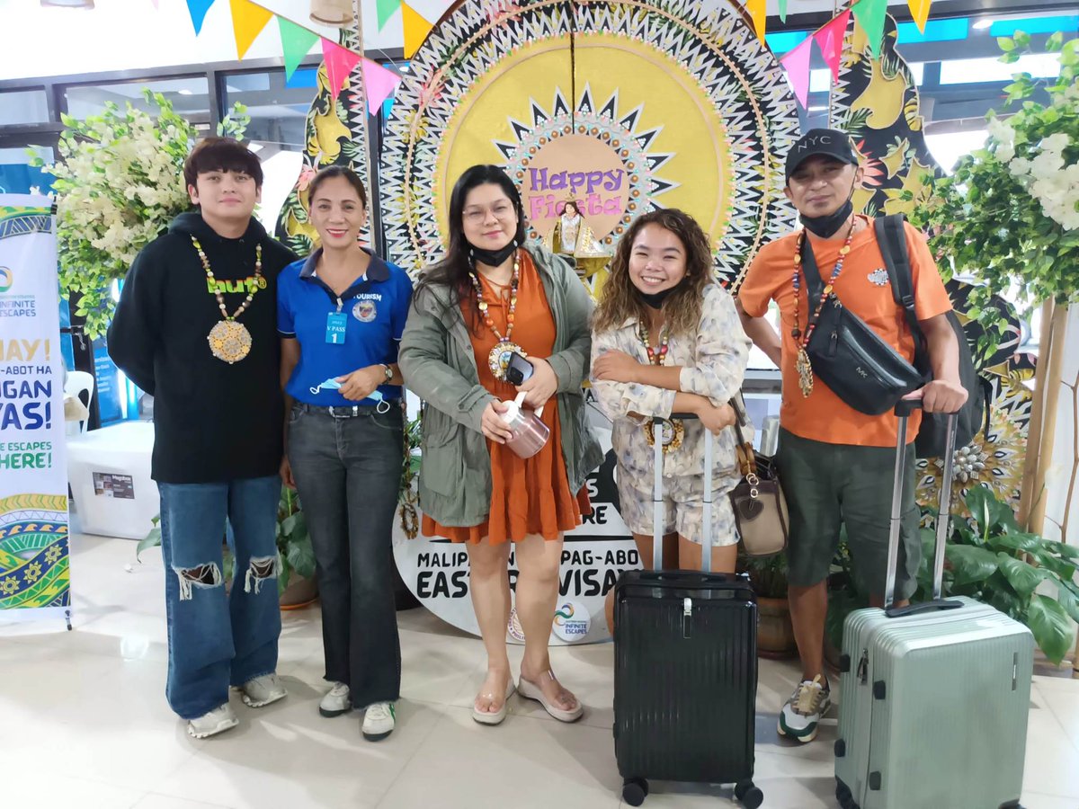 vworksevents's tweet photo. Touch Down Tacloban! Now heading to Ormoc for the Piña Festival. #SethFedelin #vworks #ormoc #pinyafestival https://t.co/Ki8057Ldt5