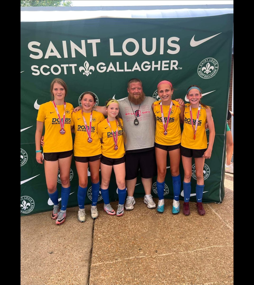 Jdeclue3's tweet photo. @3v3live @SLSGsoccer Real United Ballers FC/ #SLSG2010Bremen killing it today in the 3v3 Live Soccer tour at Soccer Park. Undefeated in bracket play 4-0, but ran out of gas in the Championship game playing up an Age Group Division. https://t.co/Ynb8AYv5ca
