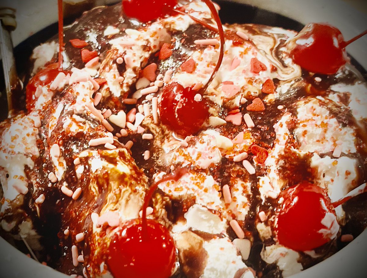 angeldreams27's tweet photo. @VisualsbySauter Yummy with a cherry 🍒 on top. #redphoto #photochallenge https://t.co/wInKGSxfKJ