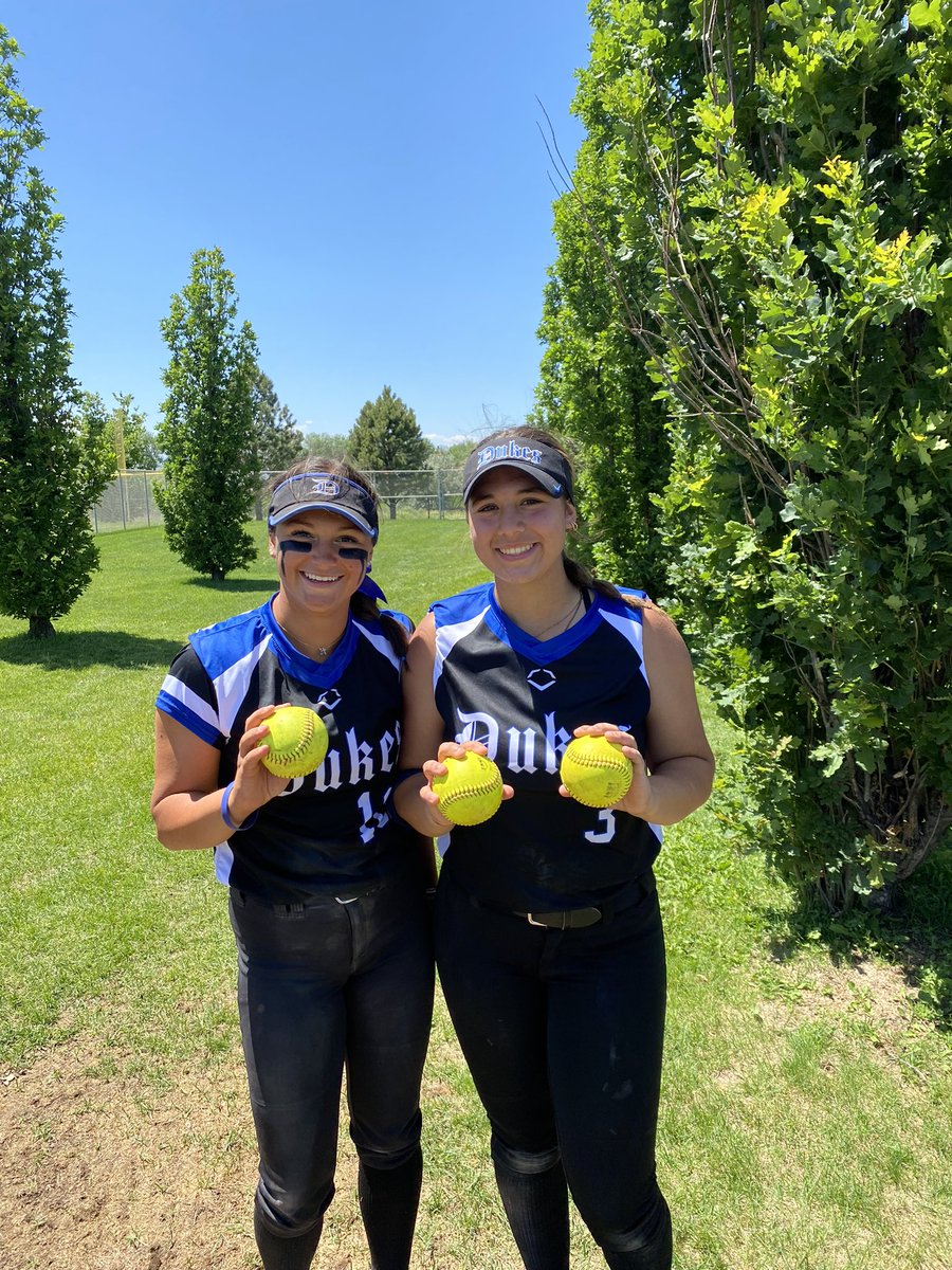 These two had a day @MiaFavato2027 with one 💣and @EYanni2026 with two 💣💣, one being a walk off.  These girls helped the Lady Dukes 14u Gold go 2-0 today at the Patriot Games in Windsor, CO. @Ladydukesnj @Los_Stuff @S_McHale12  @SBRRetweets @ALLNJSoftball