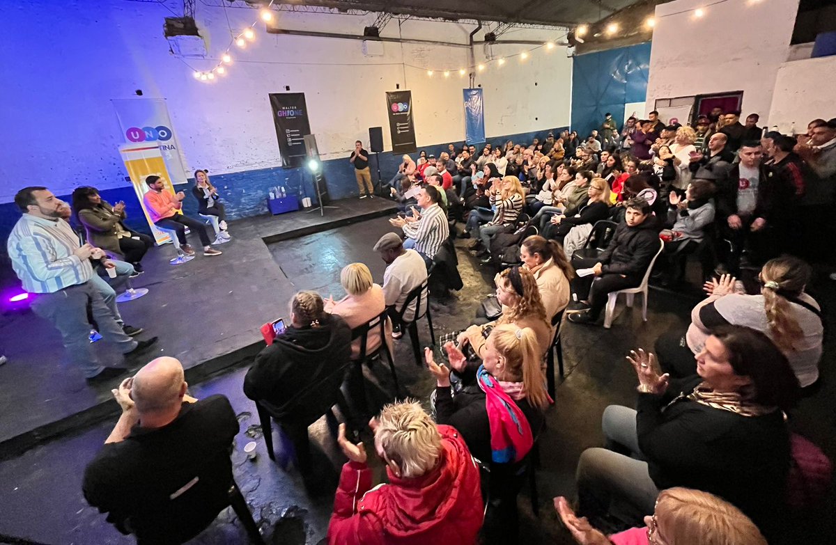 En #EspacioUNO #Rosario realizamos junto a <a href="/maxipullaro/">Maximiliano Pullaro</a> y <a href="/AstridHummel/">Astrid Hummel</a> una Jornada de Compromiso Público con el abordaje de los Consumos Problemáticos y las Adicciones donde asistieron más de 150 integrantes de organizaciones que trabajan en contener a personas y familias