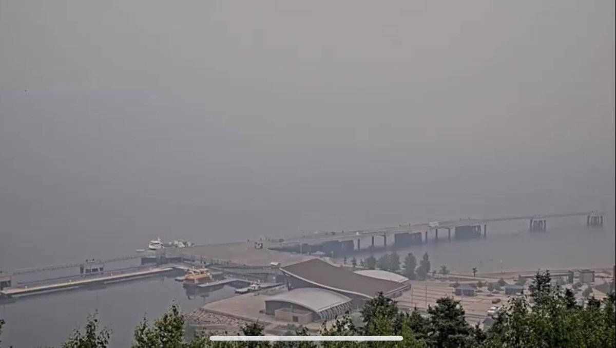 GuylaineSimard9's tweet photo. La fumée des🔥de forêt affecte la qualité de l’air. Elle est si opaque que l’on ne voit plus la baie des Ha! Ha! Quelle catastrophe que ces feux ! Fragile forêt boréale ! https://t.co/A16jBYVY9O