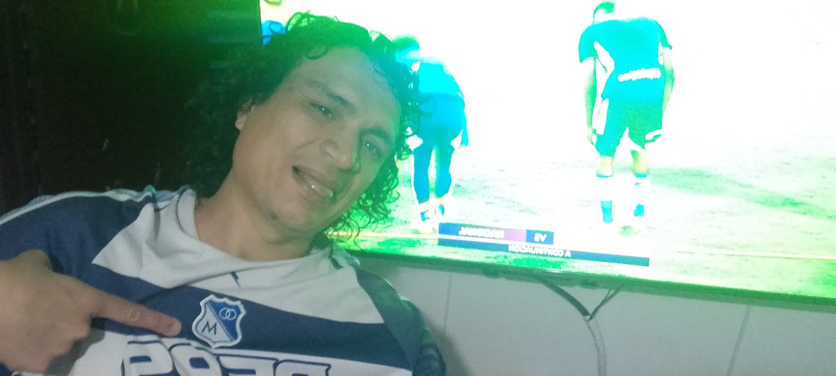 TazzoDj's tweet photo. #AzulesPorLaGloria
Vamos por la 16 a puro huevo con toda mi millos querido saludos al viejo a la bella july y al parche.
Vivamos la fiesta en paz. https://t.co/lvWXamJLz2