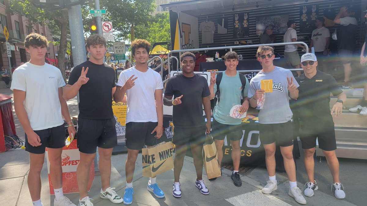 Vandal freshmen checking out the Idaho booth at Hoopfest! #GoVandals