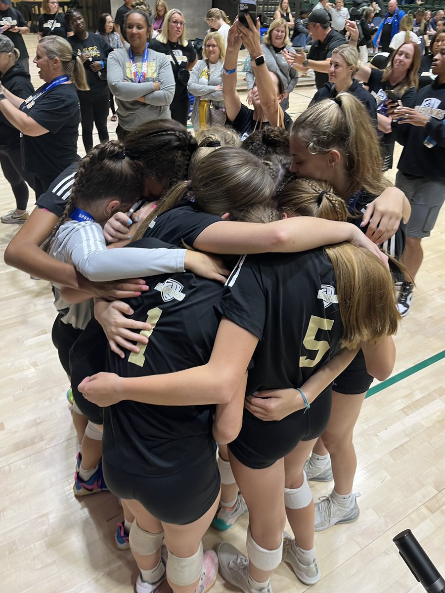 bremorganVB's tweet photo. Win or lose, always together 🖤💛 https://t.co/ESBlqoo93z
