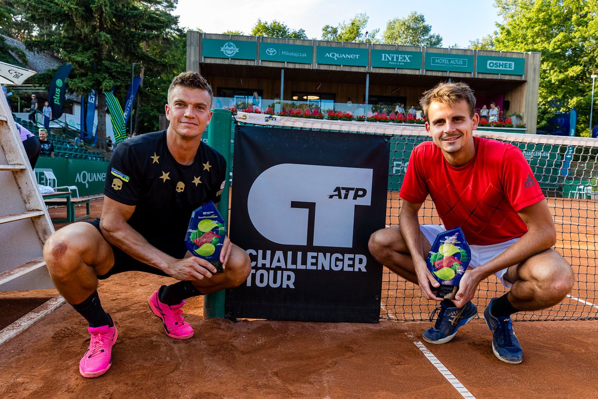 Not_Esportivas's tweet photo. ATP Challenger!
Parabéns aos duplistas campeões, o polonês Karol Drzewiecki (🇵🇱) e o tcheco Petr Nouza (🇨🇿) que conquistaram o @ATPChallenger de @poznanopen na Polônia.
#ATPChallenger #tennis #EneaPoznanOpen2023 #PoznanOPEN #KarolDrzewiecki #PetrNouza https://t.co/hs6Qpat4ld
