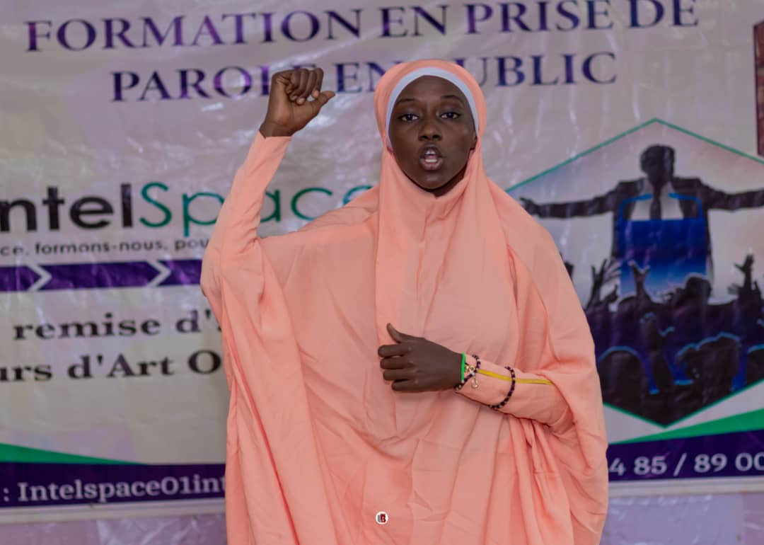 space_intel's tweet image. 💪 Transformez vos présentations en moments mémorables avec notre formation de maîtrise verbale. Apprenez à structurer vos discours, à captiver votre audience et à vous exprimer avec assurance. Inscrivez-vous dès maintenant et devenez un maître de la parole ! 📣