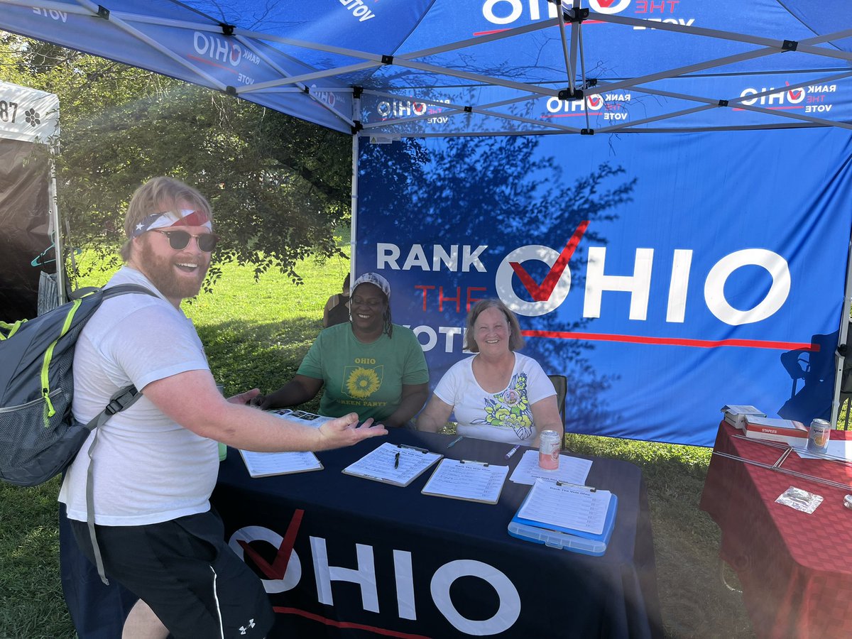 Why is this guy so happy? He just signed on as a supporter of #RankedChoiceVoting at the @RankTheVoteOhio booth at Columbus Comfest! Sign the online petition and be happy too! rankthevoteohio.org/petition?recru…