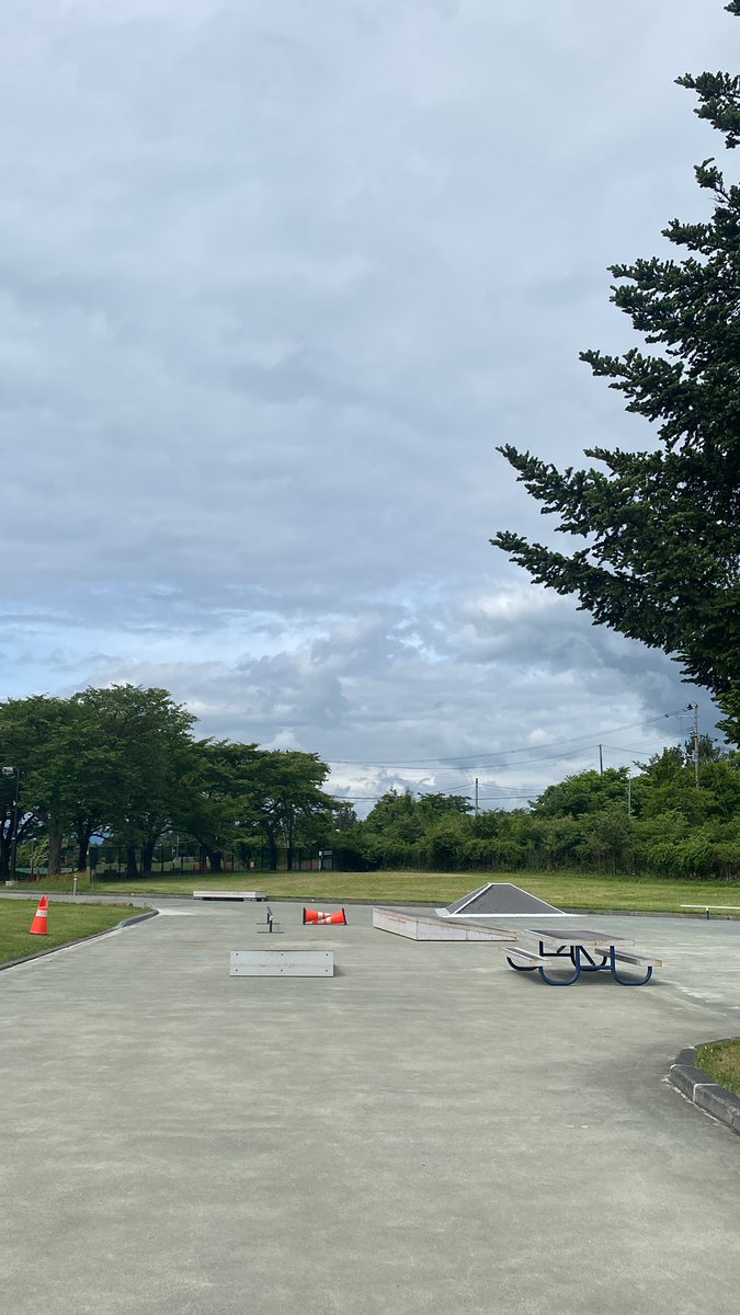 0198_sb's tweet photo. 晴れてきました☀️
本日よろしくお願いします🛹
GO SKATEBOARDING ! https://t.co/FRQrB3r1LU