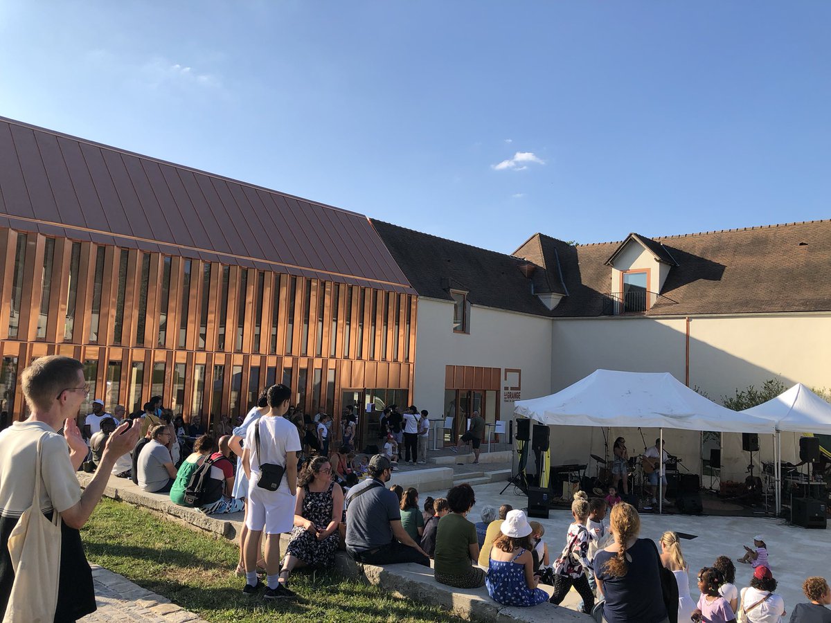 PourSucy's tweet photo. Il y en avait pour tous les goûts ! (Sans oublier les goûts culinaires avec la restauration assurée par l’Association Kacontremoun) 

👉Fête de la musique dans le cadre très agréable du Centre Culturel. 

#fetedelamusique
#sucy
#culture https://t.co/XJjTxCuq3c