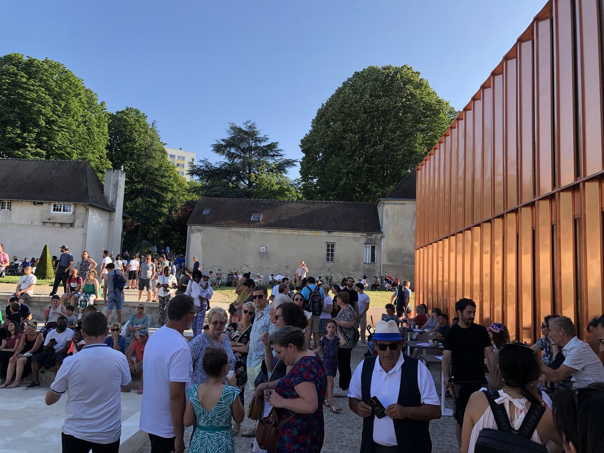 PourSucy's tweet photo. Il y en avait pour tous les goûts ! (Sans oublier les goûts culinaires avec la restauration assurée par l’Association Kacontremoun) 

👉Fête de la musique dans le cadre très agréable du Centre Culturel. 

#fetedelamusique
#sucy
#culture https://t.co/XJjTxCuq3c