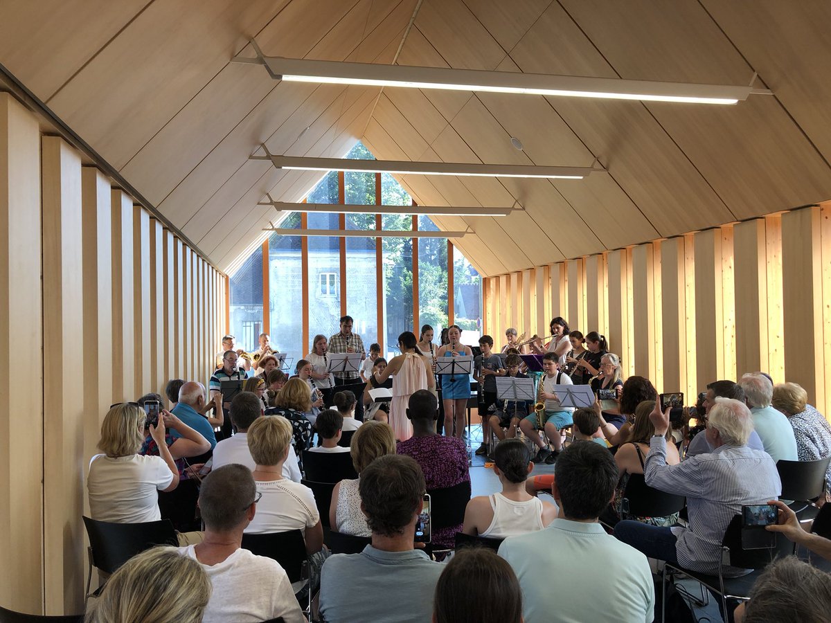 PourSucy's tweet photo. Il y en avait pour tous les goûts ! (Sans oublier les goûts culinaires avec la restauration assurée par l’Association Kacontremoun) 

👉Fête de la musique dans le cadre très agréable du Centre Culturel. 

#fetedelamusique
#sucy
#culture https://t.co/XJjTxCuq3c