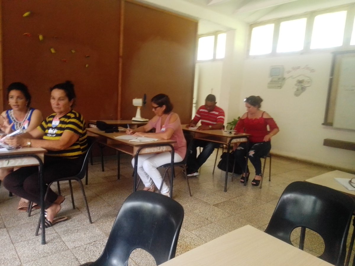 Lzaro50696382's tweet photo. De gran importancia resultó el trabajo de la comisión del recién estrenado equipo de Medía Superior en Primero de Enero donde se evidenció que existen potencialidades para convertirse en un colectivo de referencia. #LatirAvileño https://t.co/gij1TtGaTy