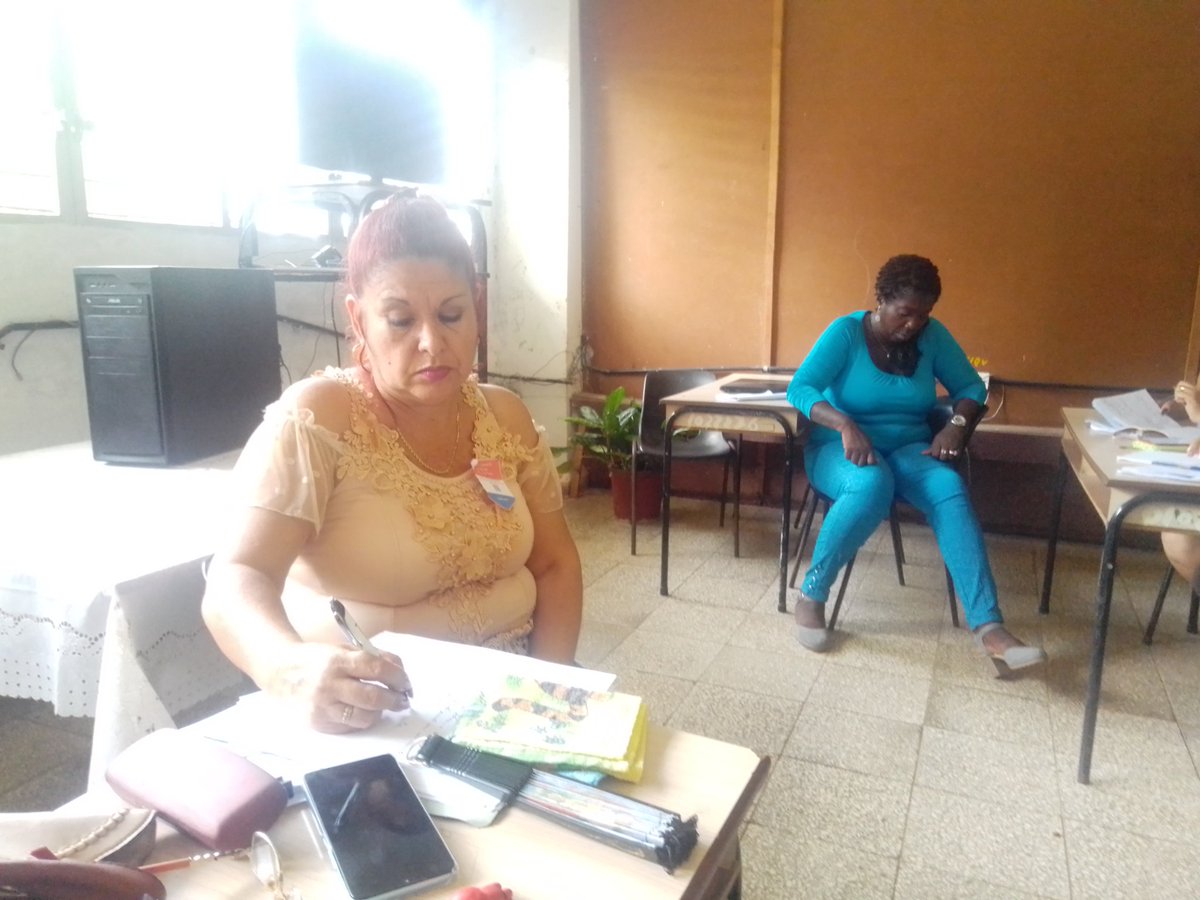 Lzaro50696382's tweet photo. De gran importancia resultó el trabajo de la comisión del recién estrenado equipo de Medía Superior en Primero de Enero donde se evidenció que existen potencialidades para convertirse en un colectivo de referencia. #LatirAvileño https://t.co/gij1TtGaTy