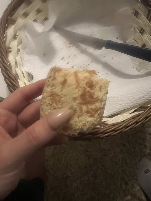 Vinieron mis viejos y me trajeron chipa de la estación de servicio ? #lafelicidad para uds cuál es la