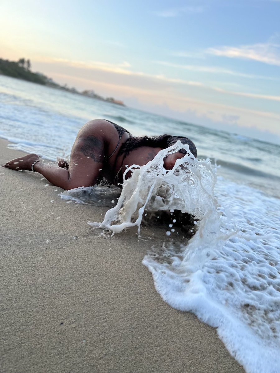 JUICE_MEOUT's tweet photo. Splash 💦 they call me JUICY for a reason https://t.co/xSFoKzqsdv