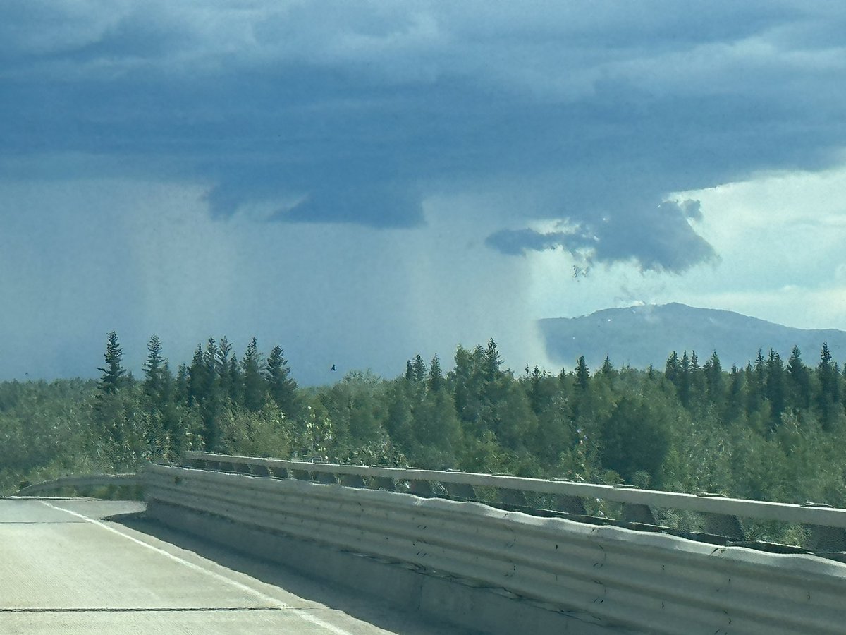 blakeinalaska's tweet photo. @NWSSevereTstorm @NWSFairbanks I am driving toward it now https://t.co/mokNBSytyY