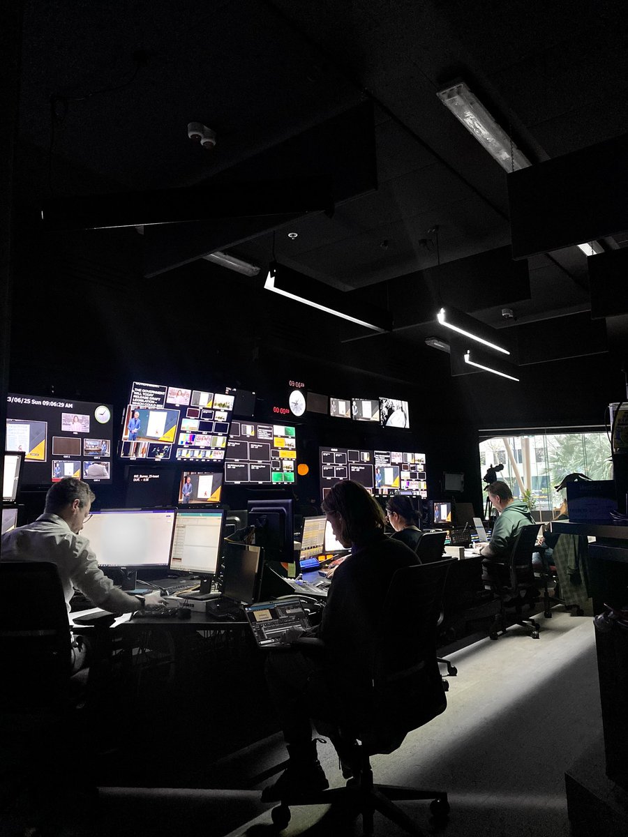 lukesdundon's tweet photo. End of an era with the last #Insiders broadcast out of Melbourne. Always a buzz to watch the country’s most watched morning show go to air #auspol https://t.co/z4bsV12z8s