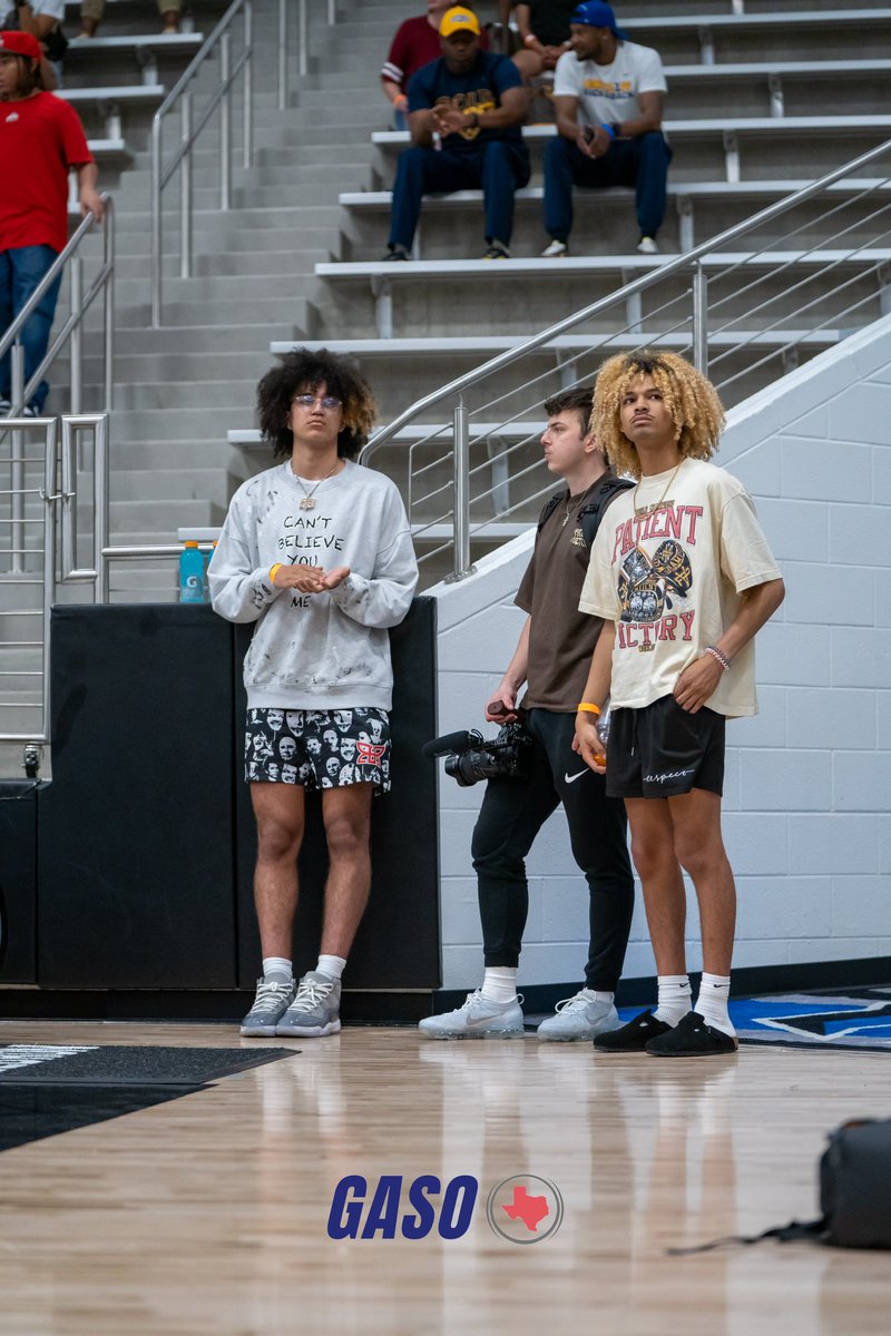 From the #NBADraft to his new home in Orlando, &amp; back to TX to see baby bro in the Duncanville HS jersey at #TABCShowcase2023 

<a href="/AnthonyBlack24_/">AB</a> 🤝