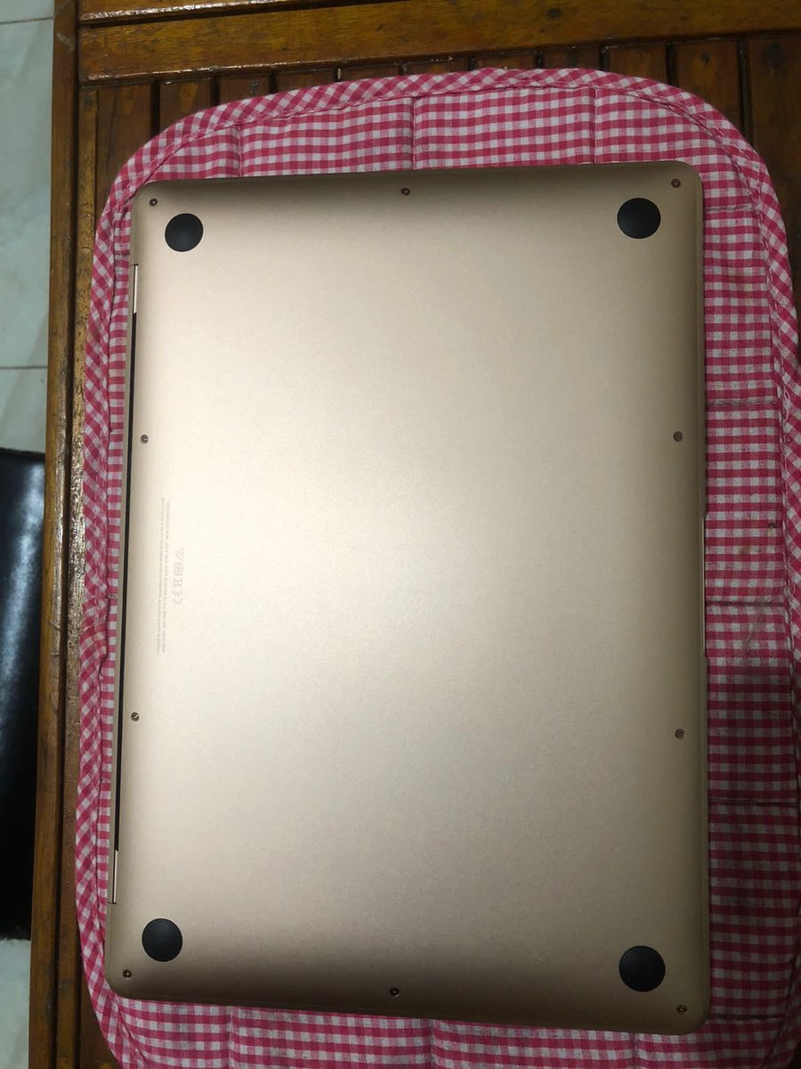 carebymichi's tweet image. wts / dijual macbook air 2020 M1 8/256 gb. 
warna rosegold. personal used only. BH 95%. fullset original. mulus banget banget!!! yok dibawah harga pasaran #macbookair #jualmacbook #zonauangᅠ